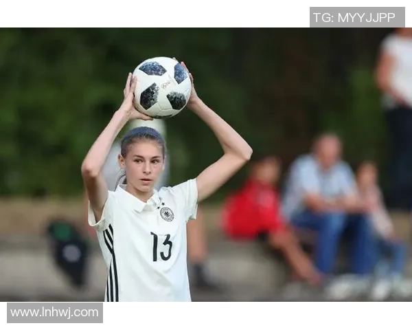 英国球星评价女足实力与发展趋势 探讨未来潜力与挑战 英国球星评价女足实力与发展趋势 探讨未来潜力与挑战